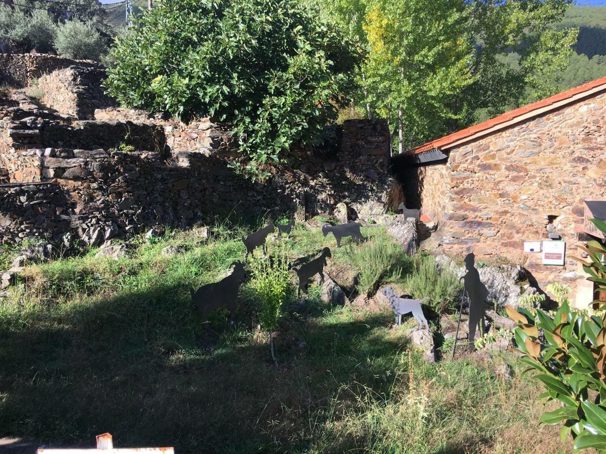 Caserio De Ovejuela Esterno foto